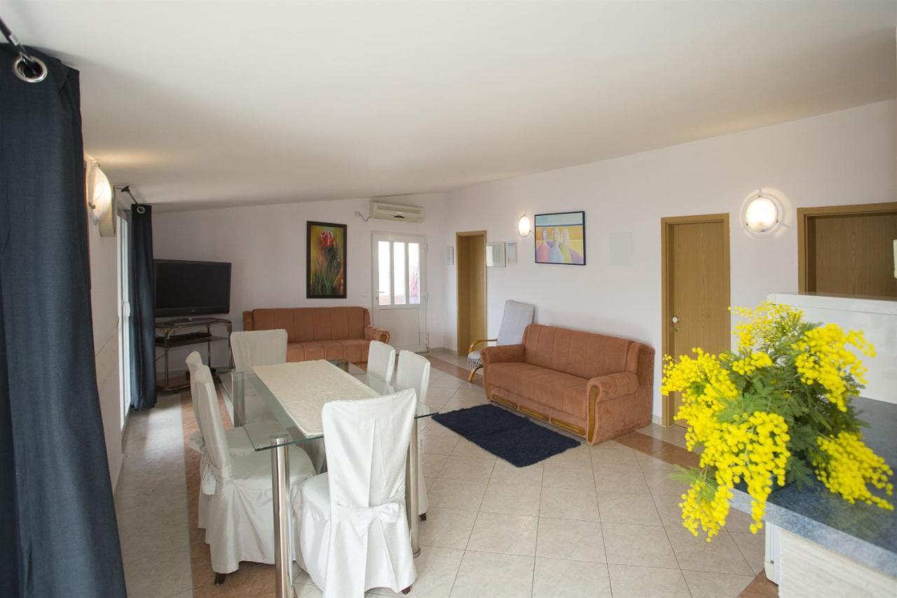 Apartments Gudelj Trogir Exterior photo